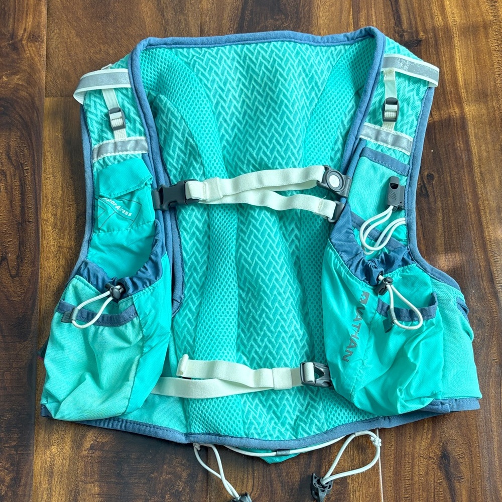 Nathan Vaporairess Hydration Pack